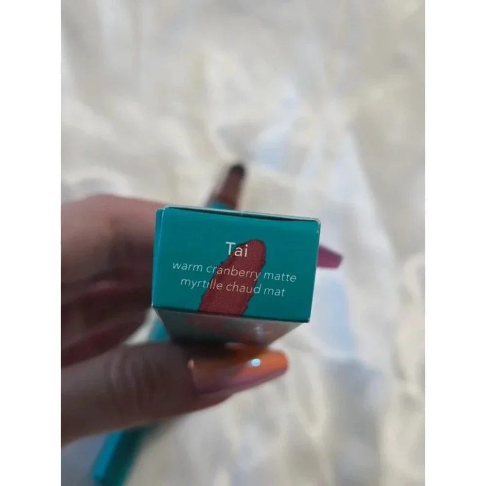 Thrive Infinity Waterproof Eyeshadow Stick - Tai (warm cranberry matte)